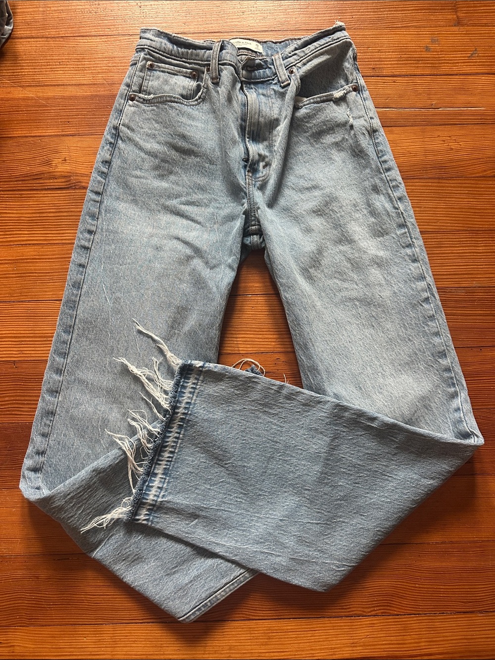 Abercrombie & Fitch Light Blue 90s Relaxed Jean Distressed